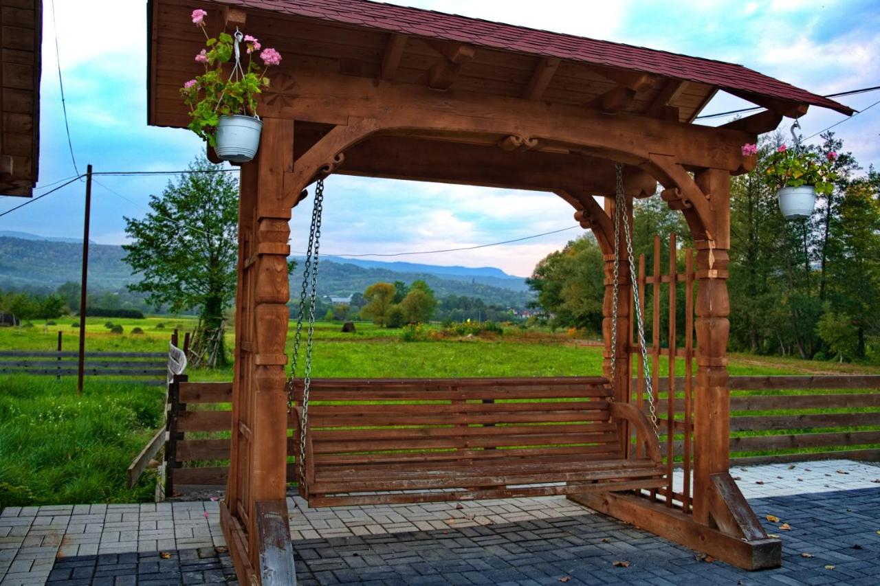 Conacul Cosaului Hotel Feresti Esterno foto