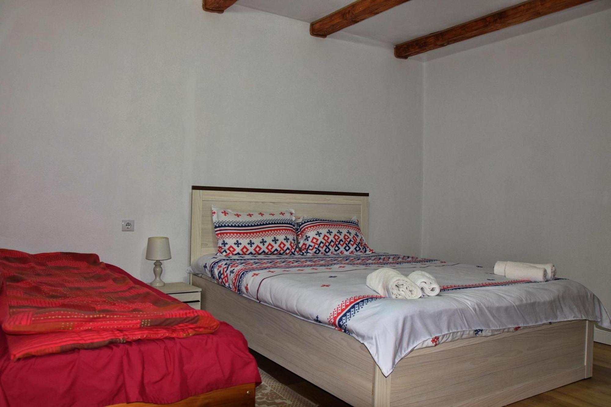 Conacul Cosaului Hotel Feresti Esterno foto